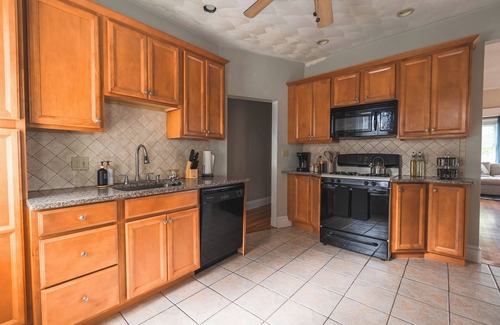 Revere Wohnung | Boston 4BD-5 min walk to Train&Beach/10min-Airport-Free Parking