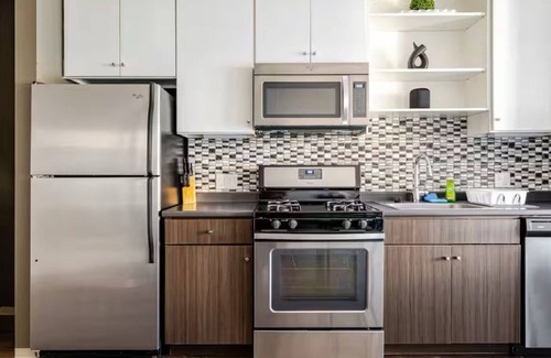 Assembly Square Eigentumswohnung | ☀️ Modern Somerville Condo; 2BR Near Boston; Summer Escape!🐚