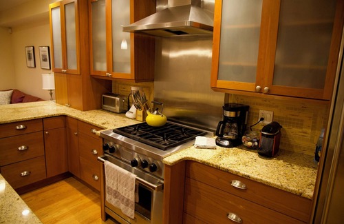 South End Eigentumswohnung | Boston's historic South End! Centrally located, cozy, 2BR condo with AC, WiFi!