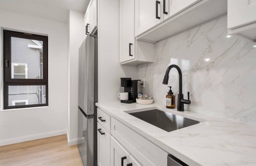 Jeffries Point Wohnung | Boston Skyline Stay | 1BR + City Views