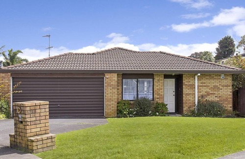 Golflands Villa | Botany Bliss l Beautiful 4Bed Family Friendly Home