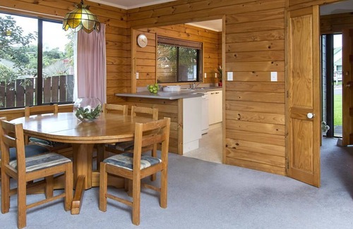 Golflands Villa | Botany Bliss l Beautiful 4Bed Family Friendly Home