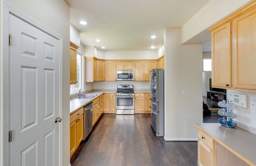 North Creek Haus | Bothell Retreat: Home Gym, Fireplace & More!