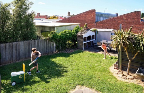 North Hobart Haus | Boujee on Burnett - Has all the charm that North Hobart has to offer!
