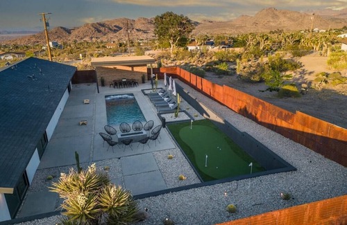 Joshua Tree Haus | Boulders-PoolSpa-MiniGolf