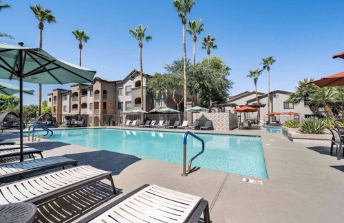 Chandler Wohnung | Quiet Modern 2BR Pickleball, Pool, Parking, Gym 03