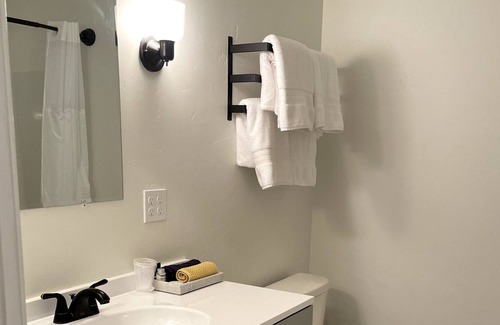 Oakley Wohnung | Boutique Hotel Suite in Oakley, ID: The Troy Room