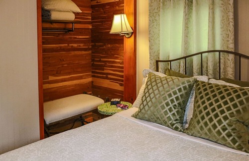 Logan Haus | Hocking Hills Inn, Hemlock Suite