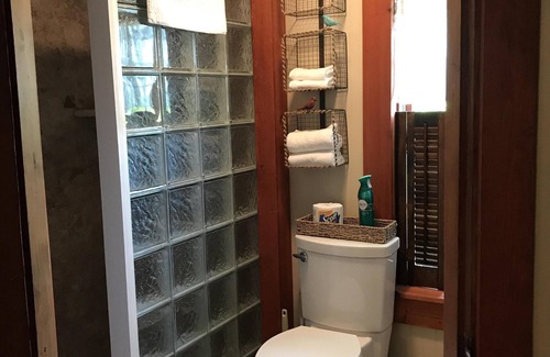 Logan Haus | Hocking Hills Inn, Hemlock Suite