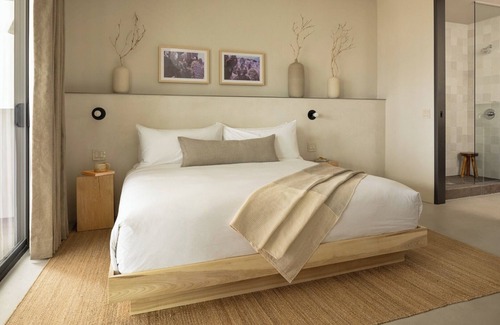 Downtown Palm Springs Hotel | Boutique Stay with Cozy Fire Pits, Poolside Dining & Scenic Views