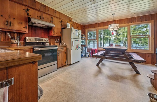 Rangeley Haus | Boyd - Rustikales, aber geräumiges Haus am Mooselookmeguntic Lake