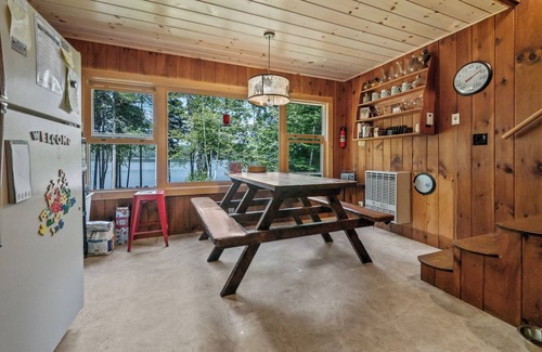 Rangeley Haus | Boyd - Rustikales, aber geräumiges Haus am Mooselookmeguntic Lake