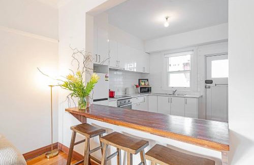 Sandy Bay Wohnung | 'Braelands by the Beach' Sun-kissed Sandy Bay Escape