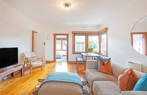 Sandy Bay Wohnung | 'Braelands by the Beach' Sun-kissed Sandy Bay Escape