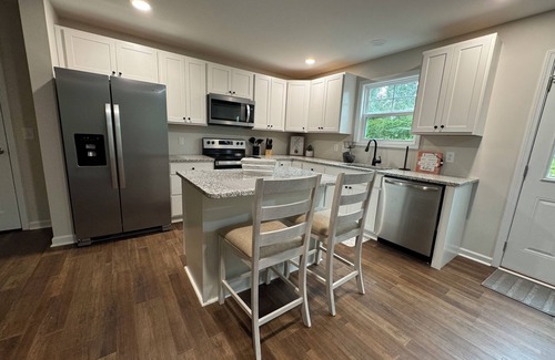 Winston - Salem Haus | Brand New 3-bedroom house with WiFi, WFU events and Furniture Market ready!