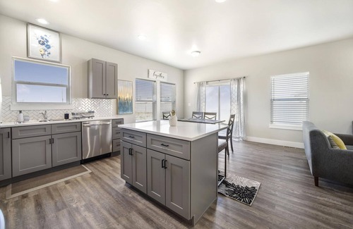 Twin Falls Haus | Brand New Construction 2 level townhome Central TF 899