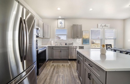 Twin Falls Haus | Brand New Construction 2 level townhome Central TF 899