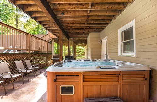 Lithonia Haus | New!! 8BR 4BA / Gated Single Family Home, Pool, Hot Tub