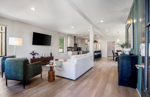 Bowling Green Haus | Brand-new luxury home in downtown Bowling Green, steps from BGSU. Stylish interiors, gourmet kitchen, and a unique backyard with a custom putting green. Perfect for alumni visits, game days, or weekend getaways.