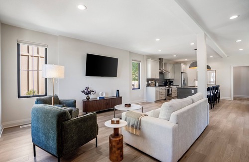 Bowling Green Haus | Brand-new luxury home in downtown Bowling Green, steps from BGSU. Stylish interiors, gourmet kitchen, and a unique backyard with a custom putting green. Perfect for alumni visits, game days, or weekend getaways.