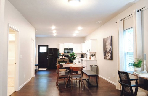 Springfield Haus | Brand NEW Spacious 5-bedroom house in awesome Springfield near MSU and Mercy