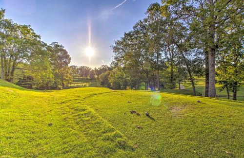 Branson Wohnung | Branson Condo on Golf Course with Pool Access!