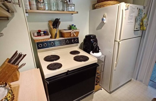 Au Gres Haus | Brawny Lass - AuGres