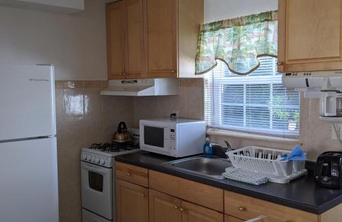 Lauderdale-by-the-Sea Hotel | Breakaway Inn Guest House