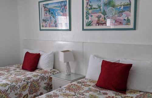 Lauderdale-by-the-Sea Hotel | Breakaway Inn Guest House