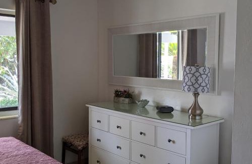 Lauderdale-by-the-Sea Hotel | Breakaway Inn Guest House