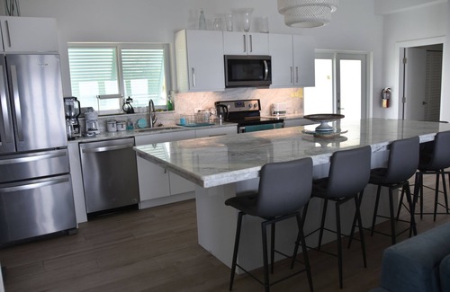 Bodden Town Haus | Breakers View Beach house perfect place to relax, unwind, sun, swim, snorkel