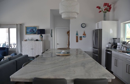 Bodden Town Haus | Breakers View Beach house perfect place to relax, unwind, sun, swim, snorkel