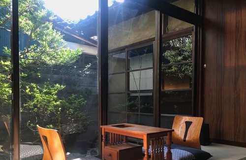 Toyama Haus | Breakfast with local foodRenovated old house HH4 / Toyama Toyama