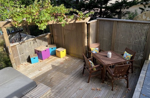 Ahipara Haus | "Breakview" - quiet, comfortable bach with a spa pool, for families and surfers.