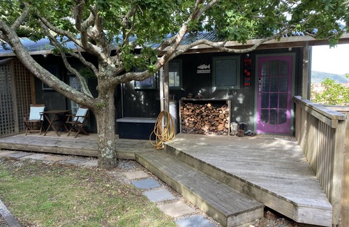 Ahipara Haus | "Breakview" - quiet, comfortable bach with a spa pool, for families and surfers.