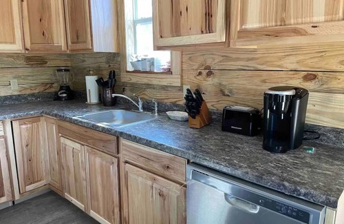 Tie Plant Kabine | Bream Shack-2 bedroom cabin with spacious parking