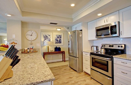 Daytona Beach Shores Eigentumswohnung | Oceanfront Penthouse - 40 'privater Balkon, direkt am Daytona Beach, W / Video