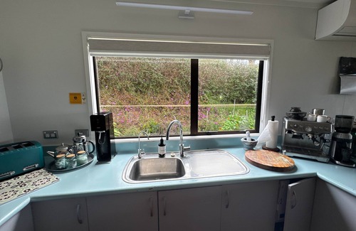 Cable Bay Haus | Breathtaking Bay Views | Walk to Coopers Beach