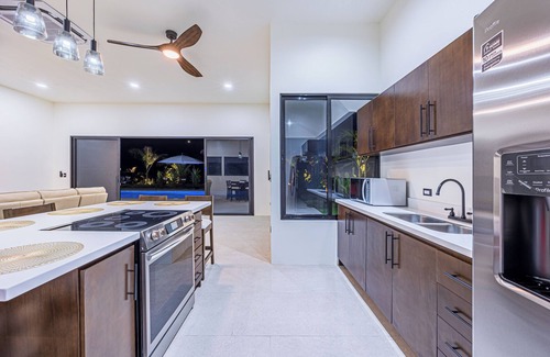 Palma Quemada Haus | Breathtaking Custom Home-Guest House Walk to “Playa Linda” and to “Rio Hatillo”