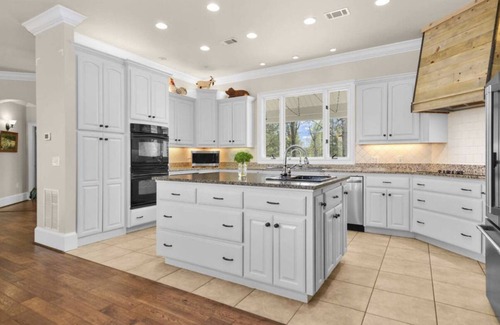 Ellijay Haus | Breathtaking estate inground pool and hot tub sleeps 16-20!IWedding venue onsite