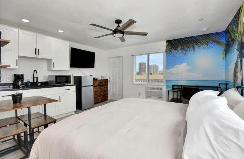 Daytona Beach Shores Haus | Breathtaking King Suite #9 Steps to Daytona Beach