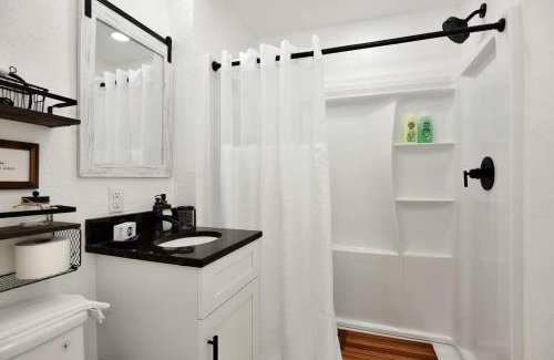 Daytona Beach Shores Haus | Breathtaking King Suite #9 Steps to Daytona Beach