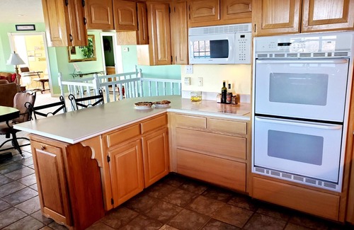 Yellville Haus | Atemberaubende Aussicht auf den Bull Shoals Lake. Wunderschöne Sonnenuntergänge!