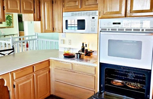 Yellville Haus | Atemberaubende Aussicht auf den Bull Shoals Lake. Wunderschöne Sonnenuntergänge!