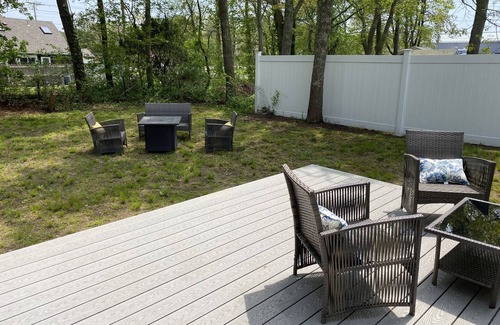 Bourne Haus | Breezeway Cottage Cheerful 3 Bed/2 Bath home