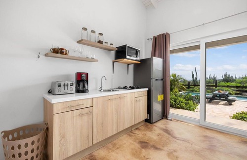 Santa Cruz Wohnung | Breezy & Cozy Retreat ~ Arikok National Park ~Pool