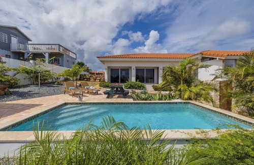 Santa Cruz Wohnung | Breezy & Cozy Retreat ~ Arikok National Park ~Pool