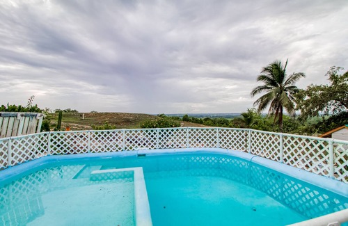 Georgeville Haus | Breezy hilltop estate with plunge pool, picnic areas, private deck, AC, & WiFi