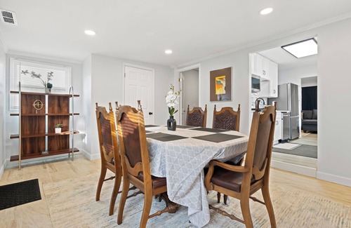 Waukegan Haus | Breezy Vista by Naval Base