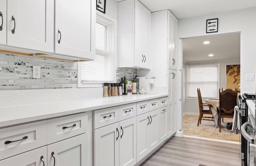 Waukegan Haus | Breezy Vista by Naval Base